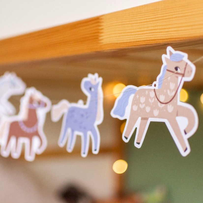 Girlanda — koníci